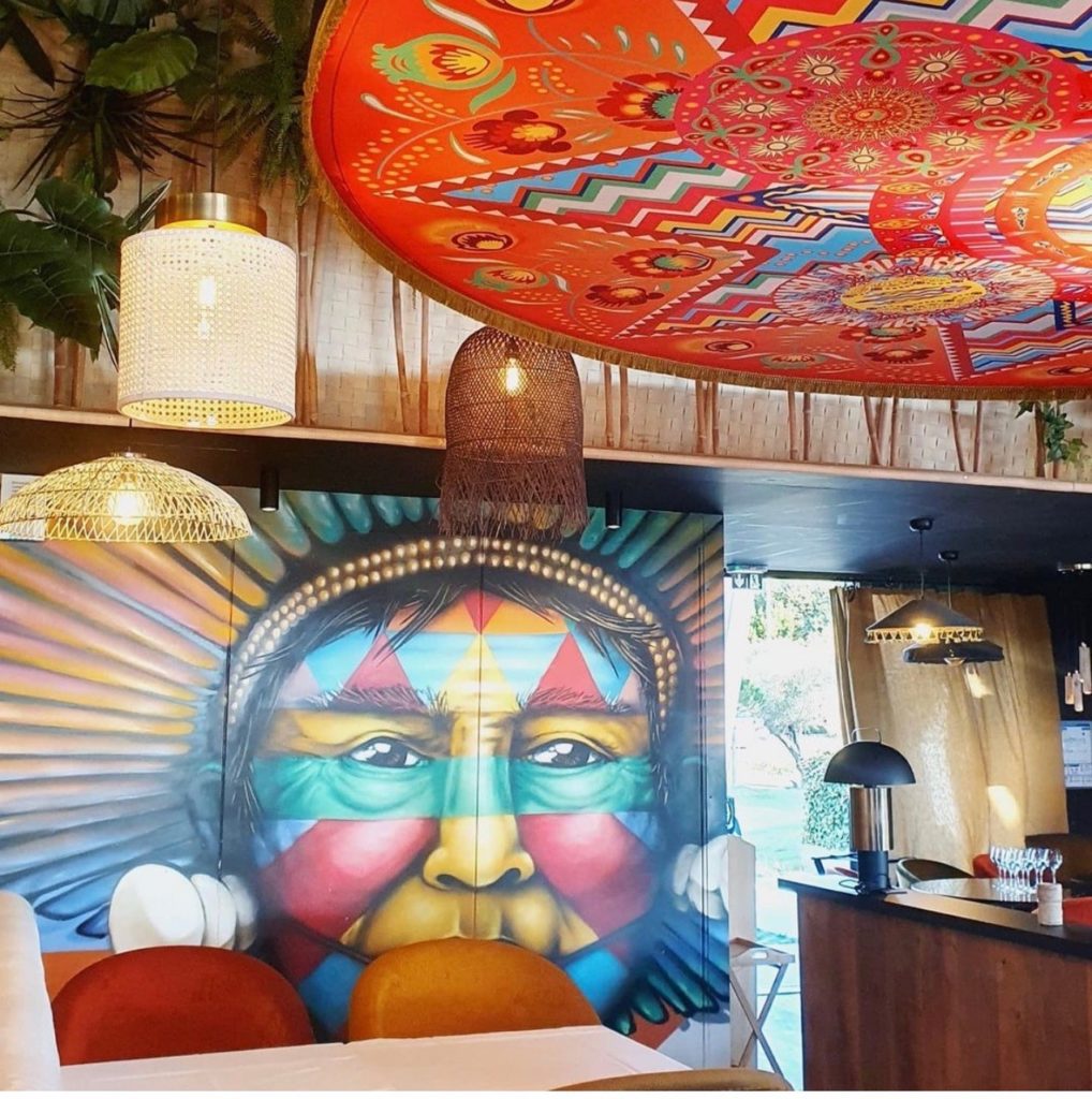 Impression numérique sur toile pour réalisation de parasol dans un restaurant